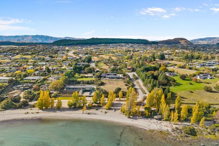 Photo of property in 333 Beacon Point Road, Wanaka, 9305