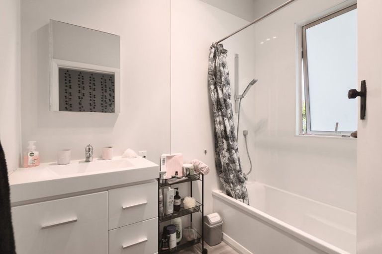 Photo of property in 11 Cochrane Street, Fairy Springs, Rotorua, 3015