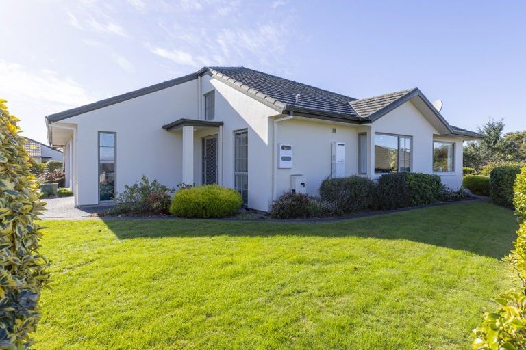 Photo of property in 44 Lakeridge Close, Rangatira Park, Taupo, 3330