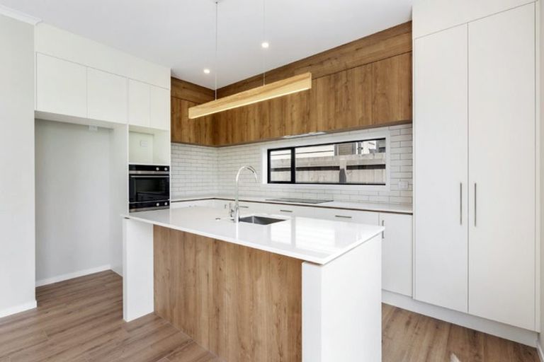 Photo of property in 18 Oyster Drive, Whenuapai, 0618