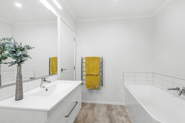 Photo of property in 1b Breakwater Way, Whitby, Porirua, 5024