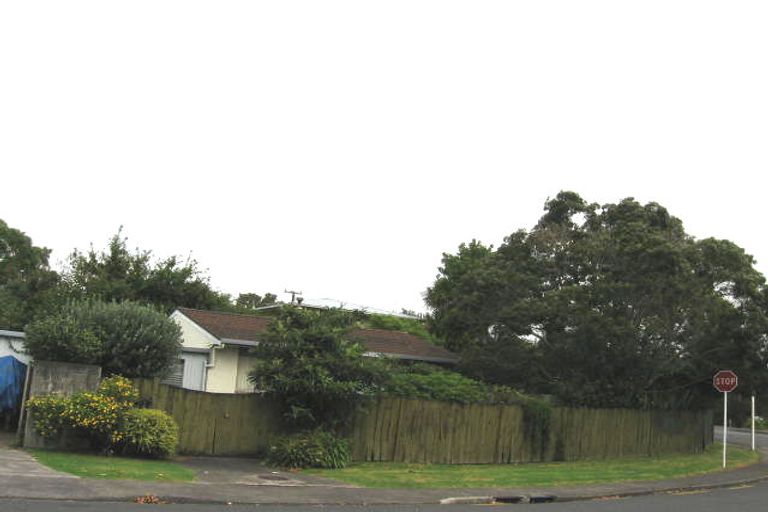 Photo of property in 1/93 Awaroa Road, Sunnyvale, Auckland, 0612