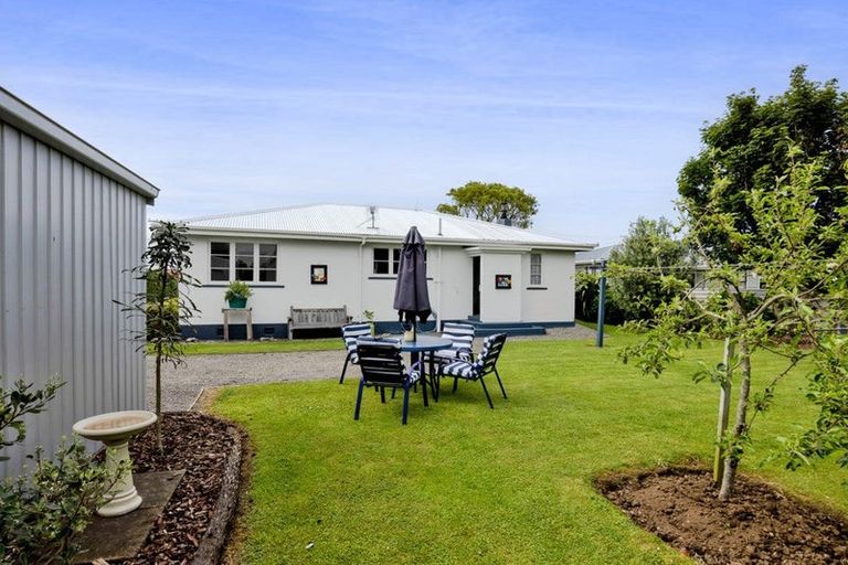 Photo of property in 63 Turuturu Road, Hawera, 4610