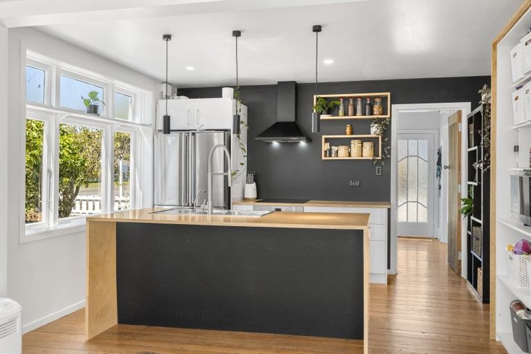 Photo of property in 25 Rintoul Street, Westport, 7825