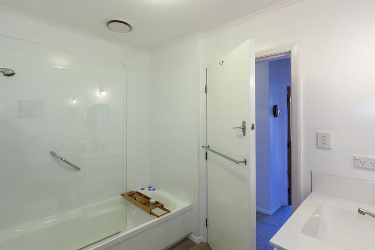 Photo of property in 46 Kaitawa Crescent, Paraparaumu, 5032