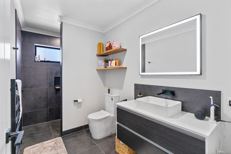 Photo of property in 7 Phoenix Palms Grove, Levin, 5510