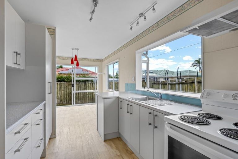 Photo of property in 122 Florence Avenue, Orewa, 0931