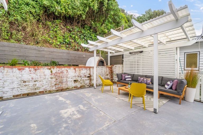 Photo of property in 26 Queens Drive, Kilbirnie, Wellington, 6022