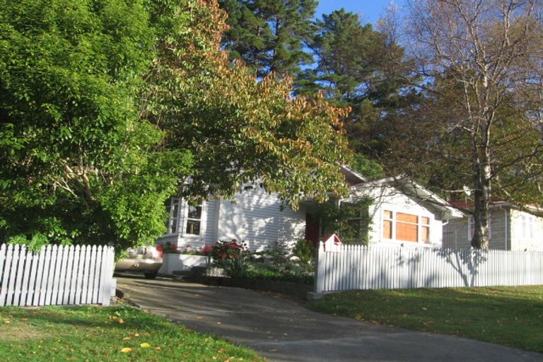 Photo of property in 92 Hine Road, Wainuiomata, Lower Hutt, 5014