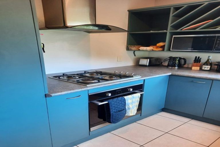 Photo of property in 8 Forbes Lane, Newlands, Wellington, 6037