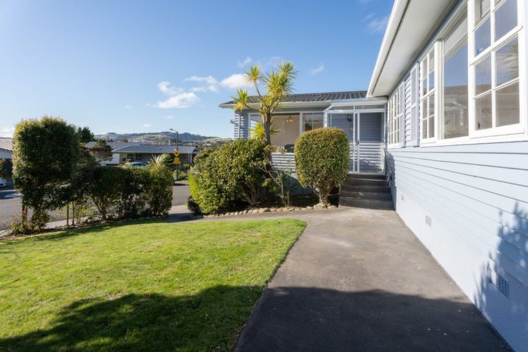 Photo of property in 10 Chorley Grove, Churton Park, Wellington, 6037