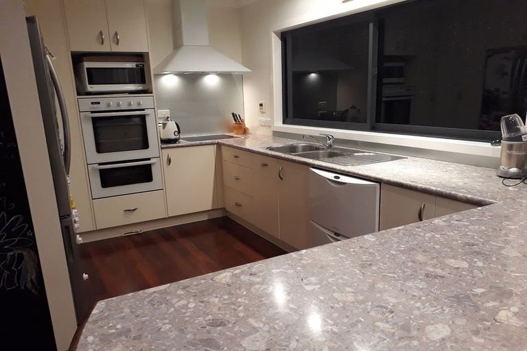 Photo of property in 129 Nicholson Road, Khandallah, Wellington, 6035