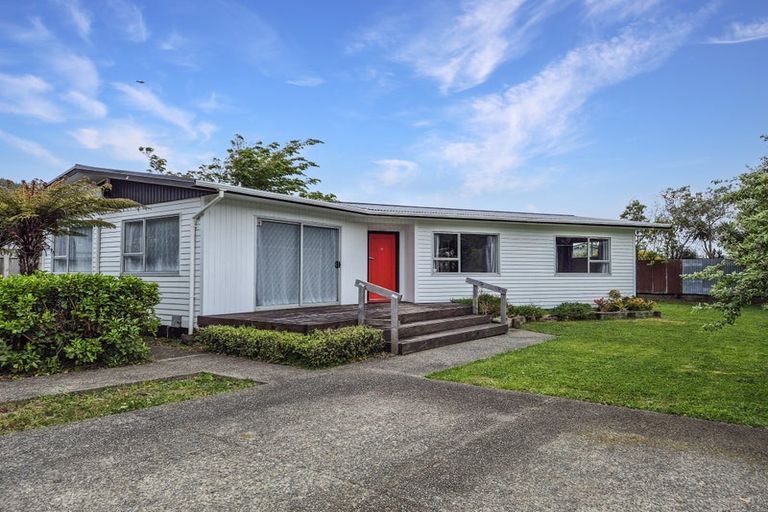 Photo of property in 32 Matthews Road, Wainuiomata, Lower Hutt, 5014