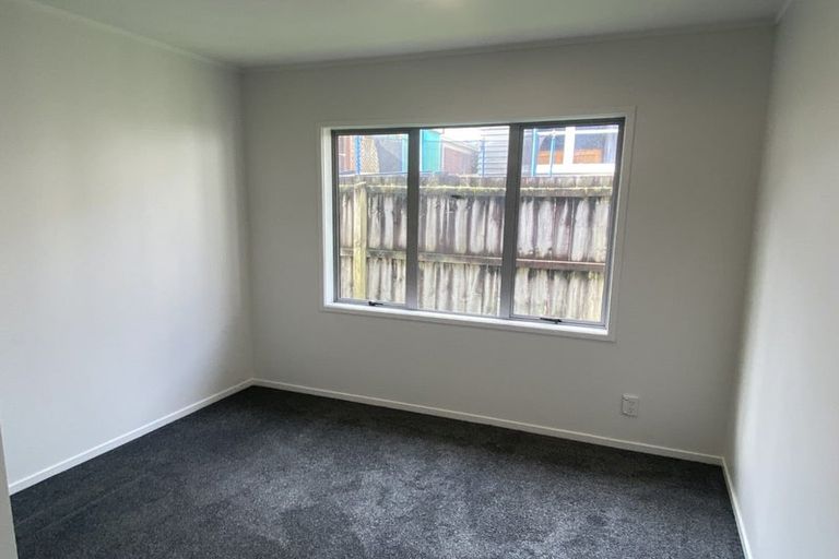 Photo of property in 10 Kingdale Road, Henderson, Auckland, 0610