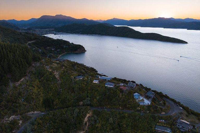 Photo of property in 318 Port Underwood Road, Whatamango Bay, Picton, 7281
