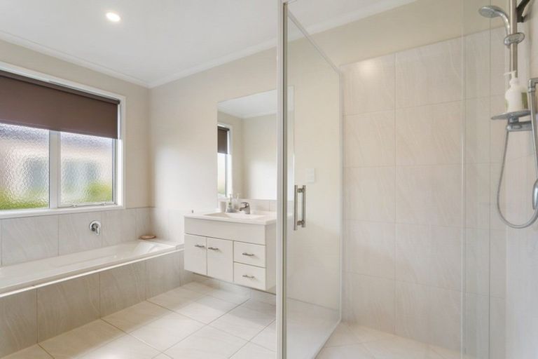 Photo of property in 100 Estuary View, Whangamata, 3620