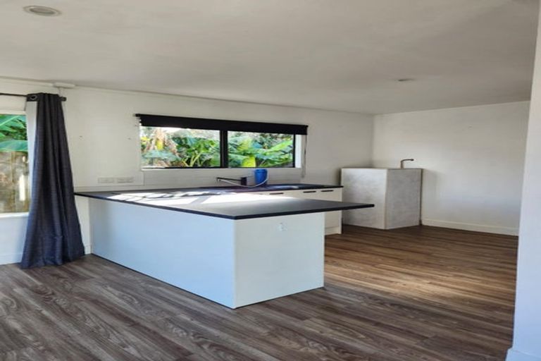 Photo of property in 17 Muir Avenue, Mangere Bridge, Auckland, 2022