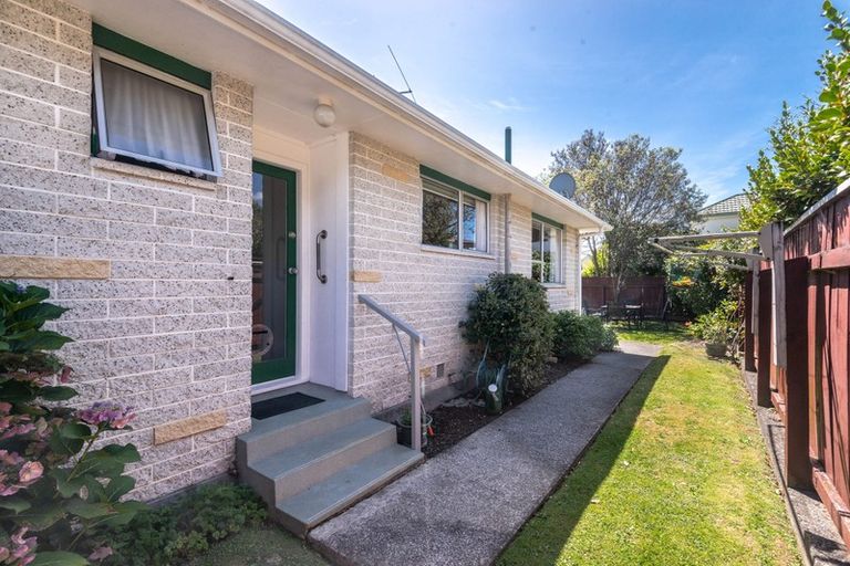 Photo of property in 13 Saint Ronans Avenue, Waterloo, Lower Hutt, 5011