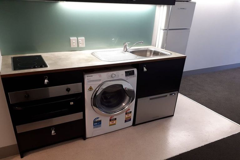 Photo of property in Urbane Apartments, 2/29 Webb Street, Mount Cook, Wellington, 6011