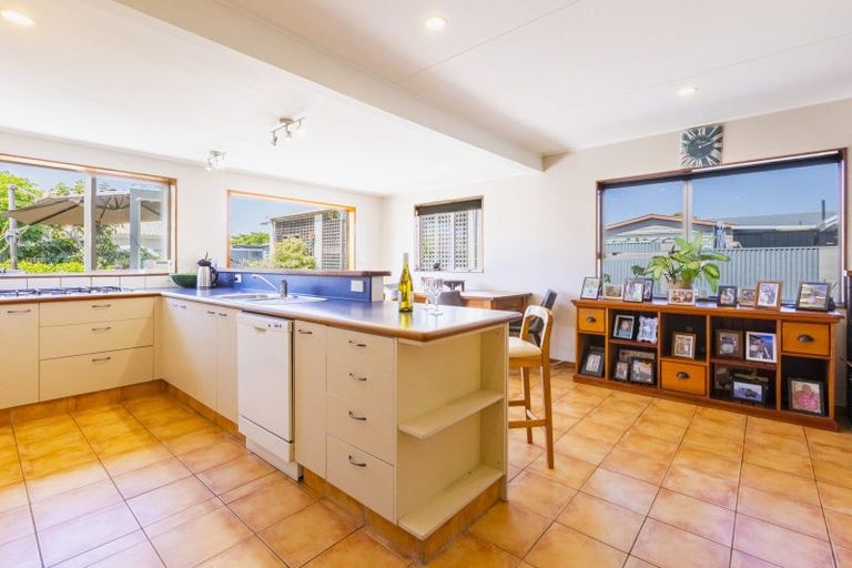 Photo of property in 15 Spriggs Crescent, Greenmeadows, Napier, 4112