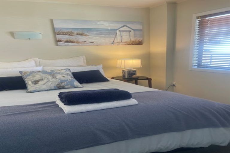 Photo of property in 46 Masterton Road, Rothesay Bay, Auckland, 0630