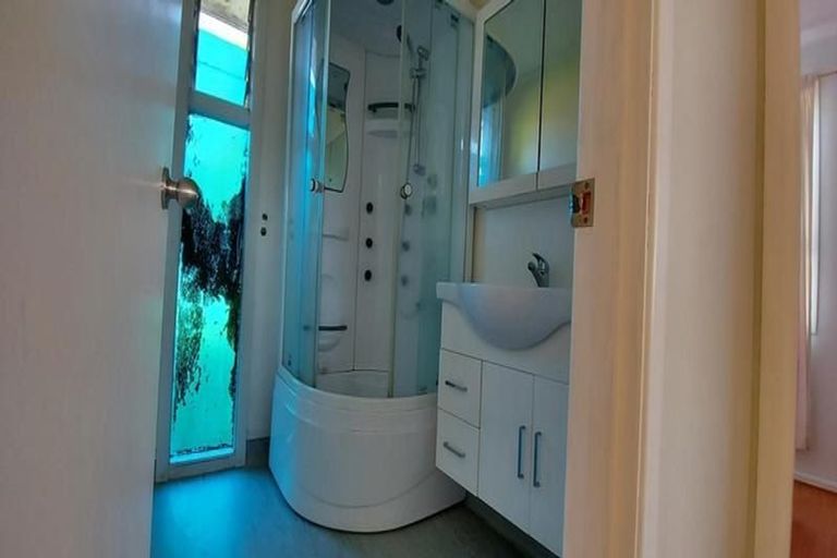 Photo of property in 68 Harrington Road, Henderson, Auckland, 0610