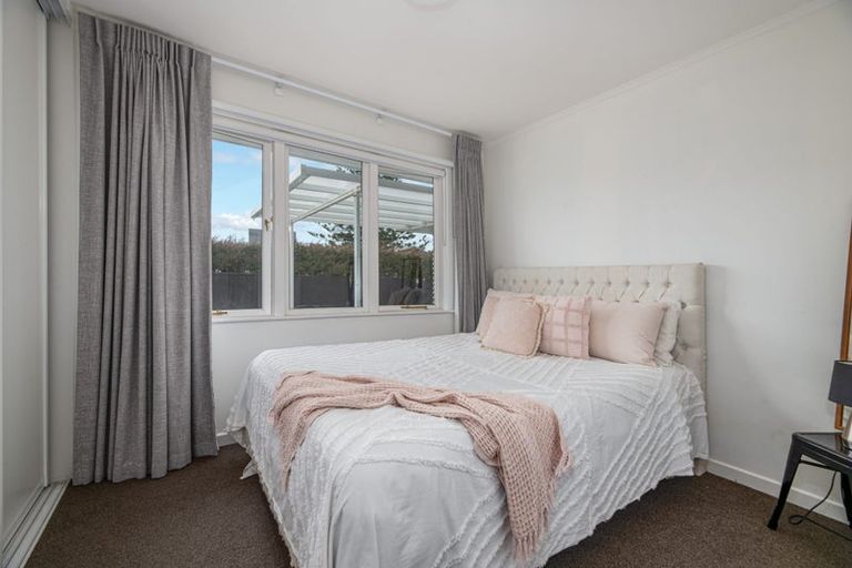 Photo of property in 13 Peachgrove Road, Te Atatu Peninsula, Auckland, 0610
