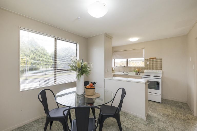 Photo of property in 12 Escort Grove, Awapuni, Palmerston North, 4412