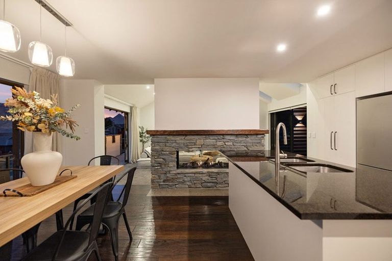 Photo of property in 1 Goldleaf Hill, Queenstown, 9300