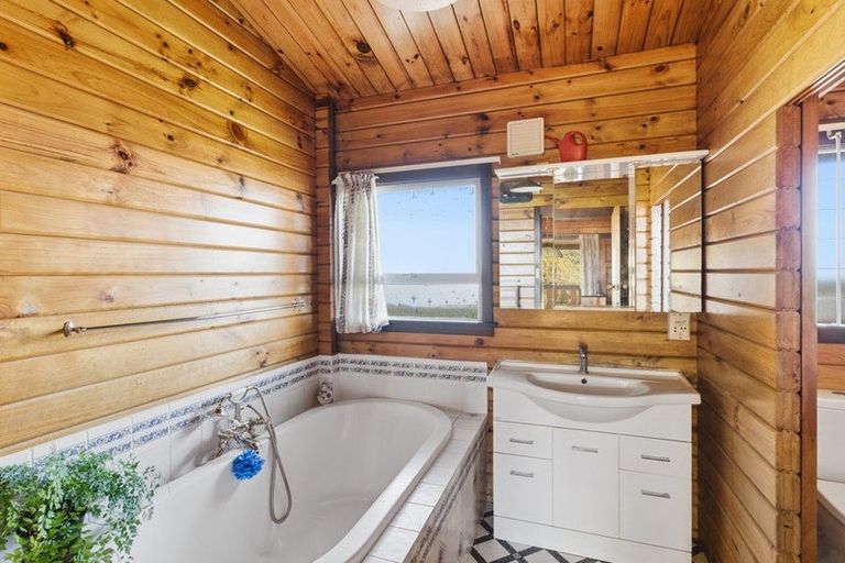Photo of property in 365 Centaurus Road, Hillsborough, Christchurch, 8022