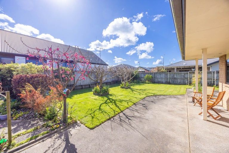 Photo of property in 22 Cranbrook Place, Rototuna North, Hamilton, 3210