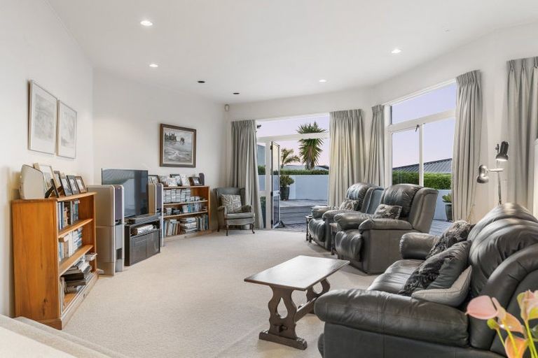 Photo of property in 4 Pacific Parade, Army Bay, Whangaparaoa, 0930