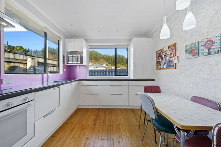 Photo of property in 1/7 Norana Road, Maoribank, Upper Hutt, 5018