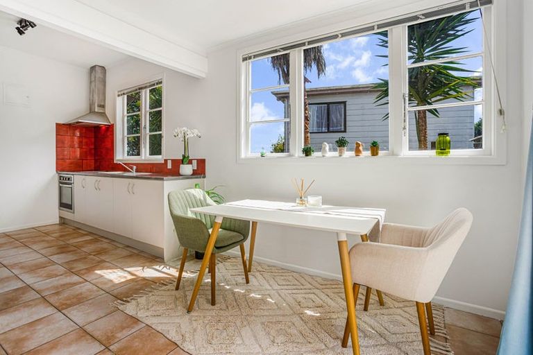 Photo of property in 1/8 Millbrook Road, Henderson, Auckland, 0612