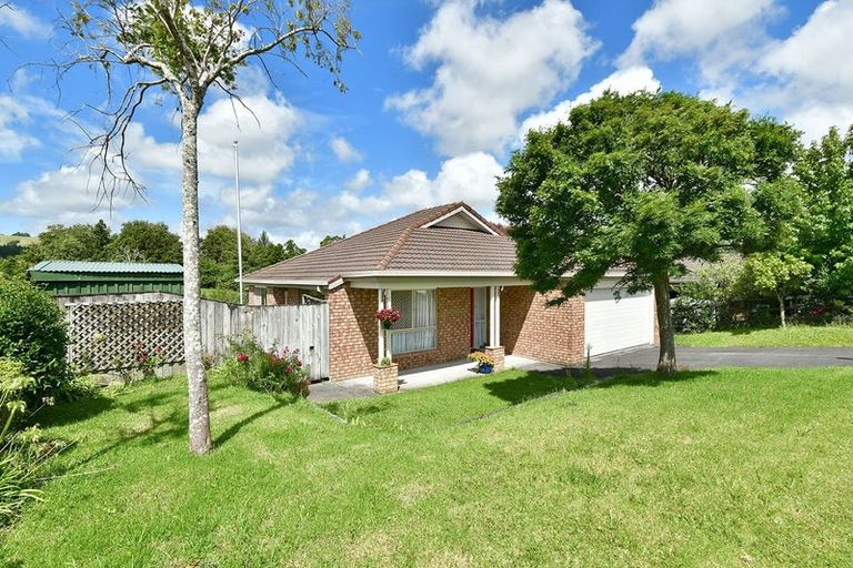 Photo of property in 31 Cabeleigh Drive, Helensville, 0800