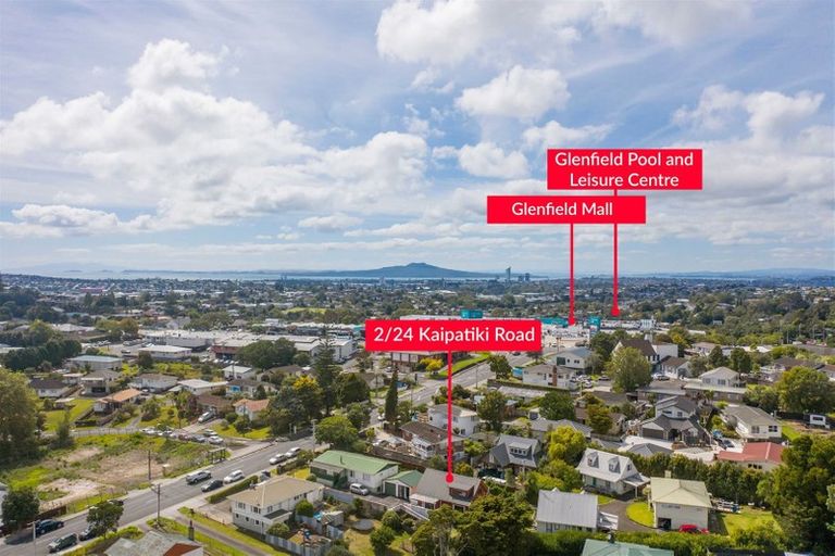 Photo of property in 2/24 Kaipatiki Road, Glenfield, Auckland, 0629