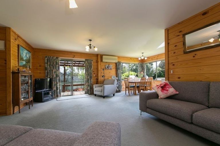 Photo of property in 60a Kaurilands Road, Titirangi, Auckland, 0604