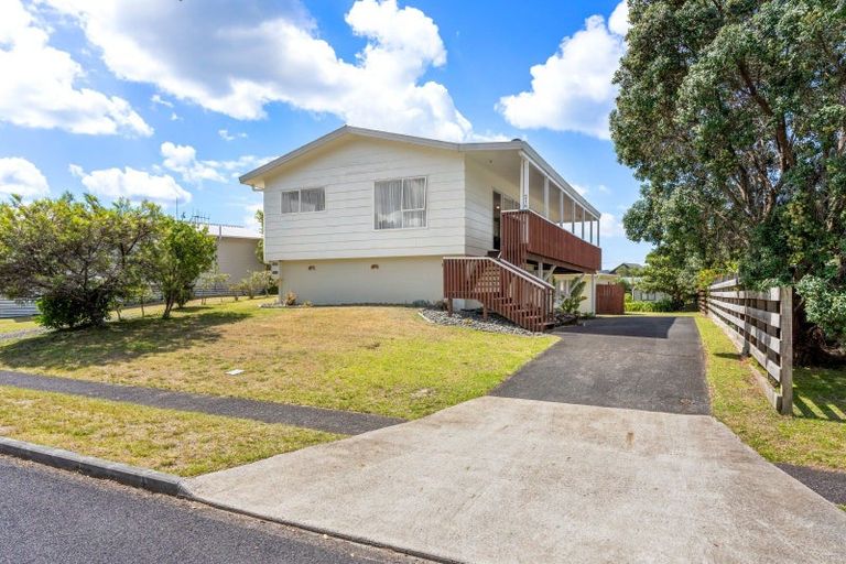 Photo of property in 216 Patuwai Drive, Whangamata, 3620