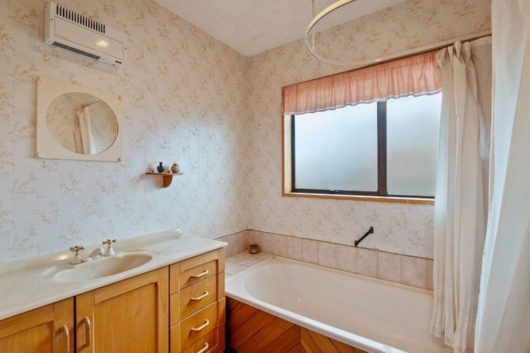 Photo of property in 26 Felstead Place, Avonhead, Christchurch, 8042