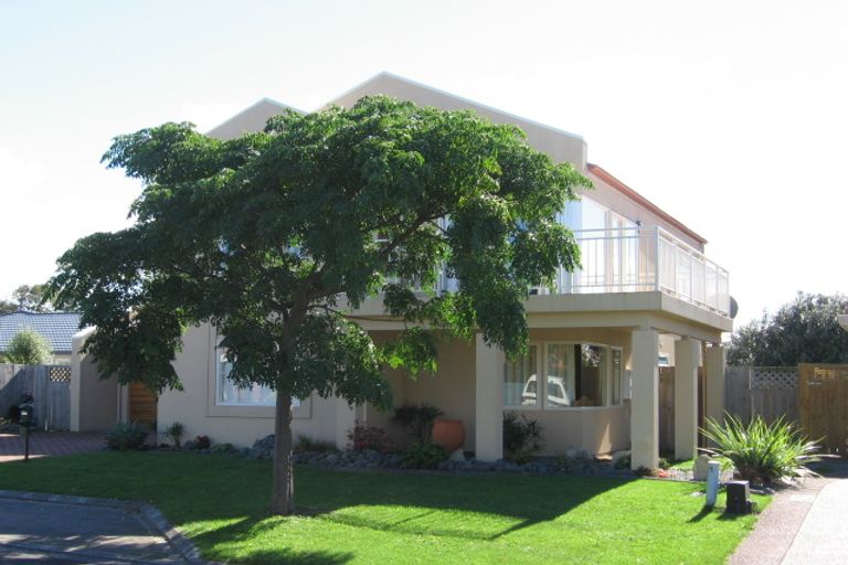 Photo of property in 4 Tollana Road, Te Atatu Peninsula, Auckland, 0610