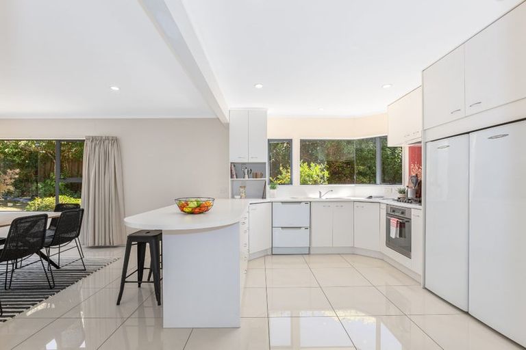 Photo of property in 122 Westchester Drive, Churton Park, Wellington, 6037