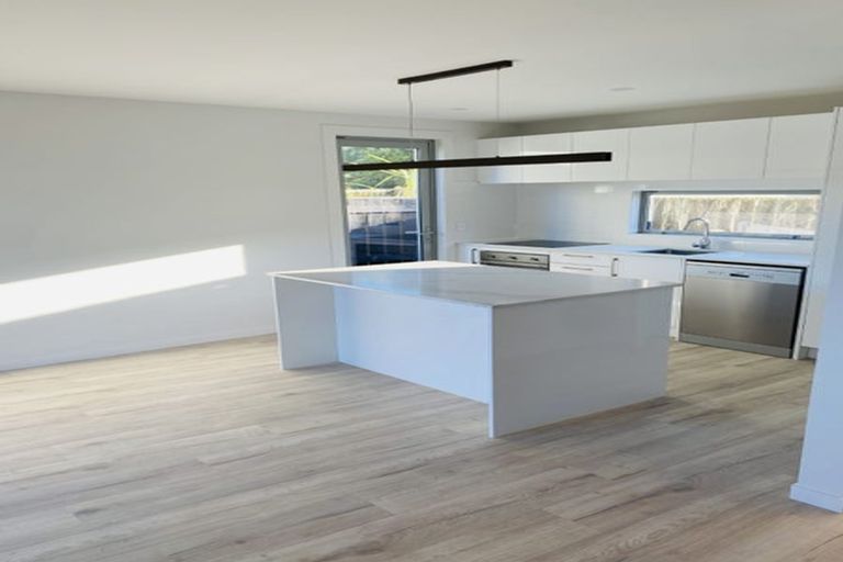 Photo of property in 52a Durham Crescent, Fairfield, Lower Hutt, 5011