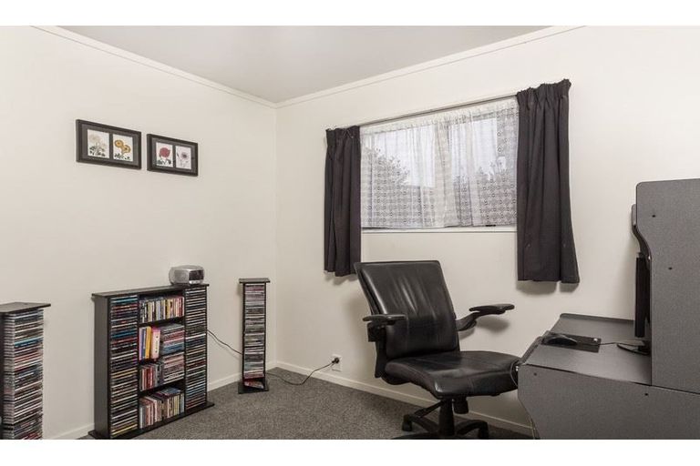 Photo of property in 48 Hinerau Street, Henderson, Auckland, 0612