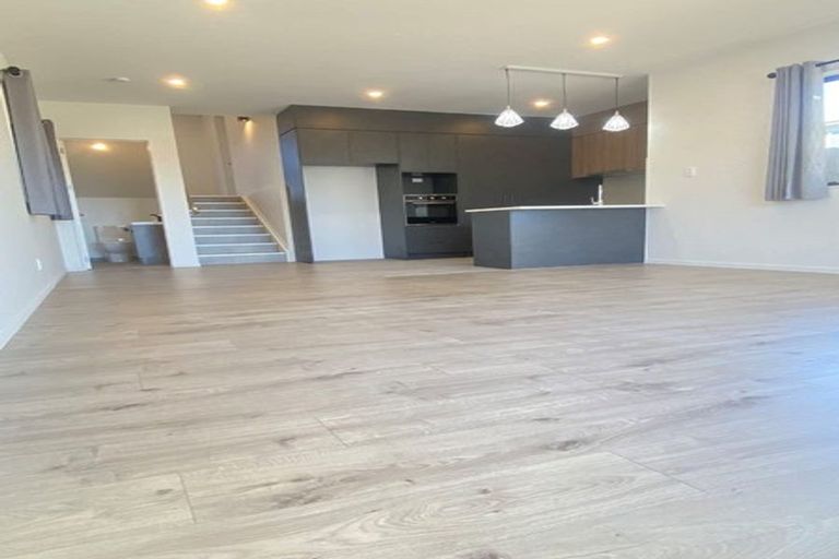 Photo of property in 13b Tenbless Court, Unsworth Heights, Auckland, 0632