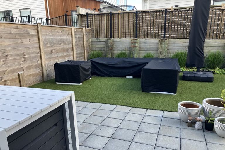 Photo of property in 11 Gunn Way, Hobsonville, Auckland, 0616