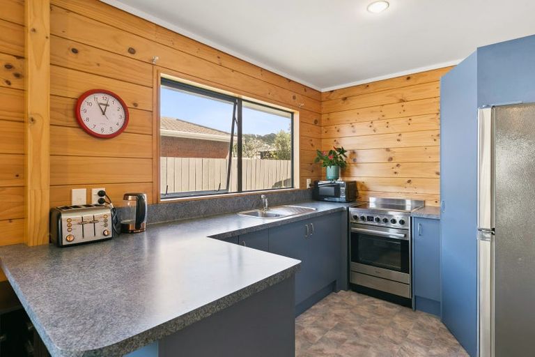 Photo of property in 104 Apu Crescent, Lyall Bay, Wellington, 6022