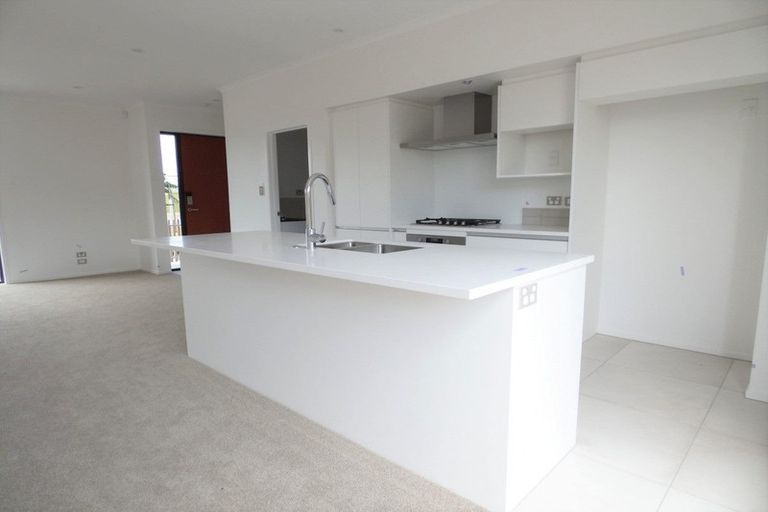 Photo of property in 9/25 Sidney Wallingford Way, Hobsonville, Auckland, 0616