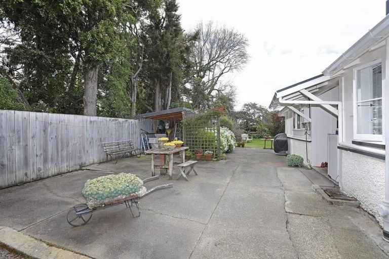 Photo of property in 12 Wanganui Road, Marton, 4710