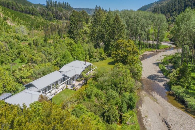 Photo of property in 803 Gladstone Road, Levin, 5571