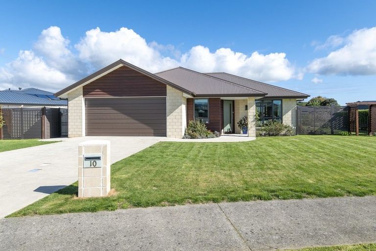 Photo of property in 10 Gladys Place, Levin, 5510
